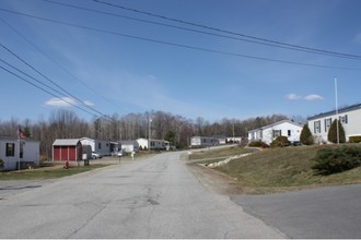 Cascade Leisure Park in Farmington, ME - Building Photo - Building Photo