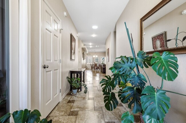 Prestine 4 bedroom home near the Golf Course in Alamogordo, NM - Building Photo - Building Photo