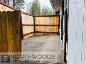 5171 New Hope Rd in Grants Pass, OR - Building Photo - Building Photo