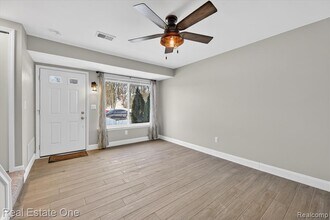 874 N Main St in Milford, MI - Building Photo - Building Photo