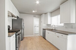 1565 Santa Ana Ave, Unit E in Costa Mesa, CA - Building Photo