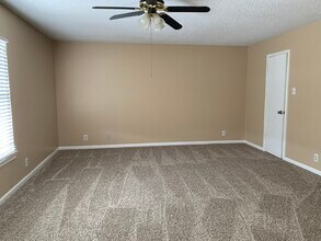 3753 Candlebluff Dr in San Antonio, TX - Building Photo - Building Photo