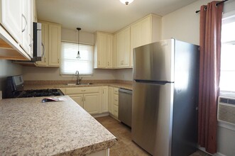 462 Bryn Mawr Dr-Unit -462 (UP) in San Antonio, TX - Building Photo - Building Photo
