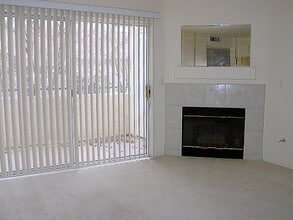 5244 Mandalay Springs Dr, Unit Mandalay Springs Unit in Las Vegas, NV - Foto de edificio - Building Photo