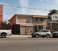 Fifty Apartments in Los Angeles, CA - Foto de edificio - Building Photo