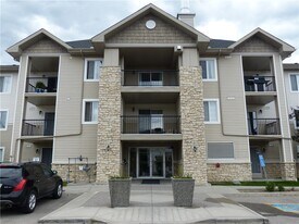 2371-2371 Eversyde Ave SW in Calgary, AB - Building Photo