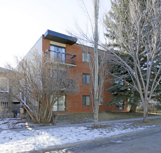 713 1st Ave NW in Calgary, AB - Building Photo - Primary Photo