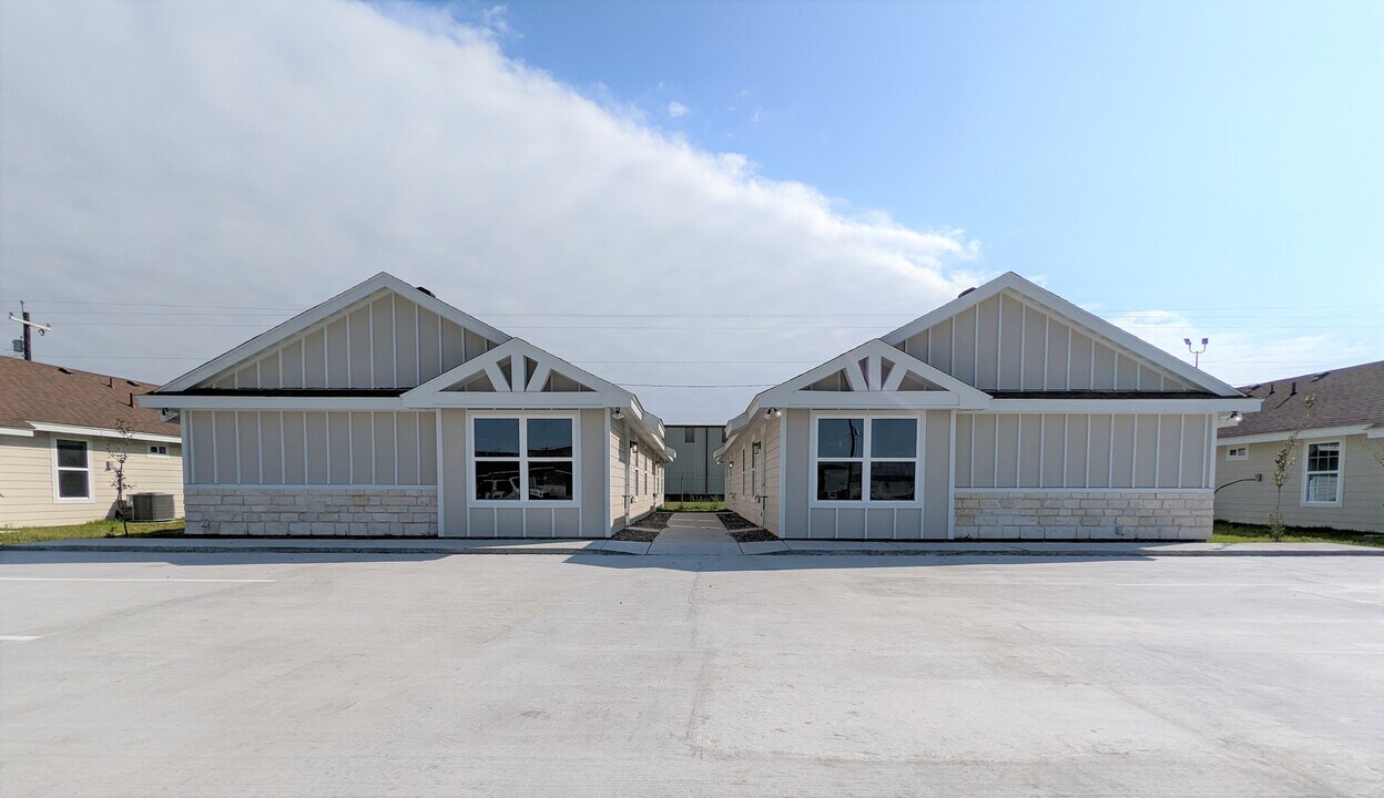 2209 Multi National, Unit #A in Harlingen, TX - Building Photo