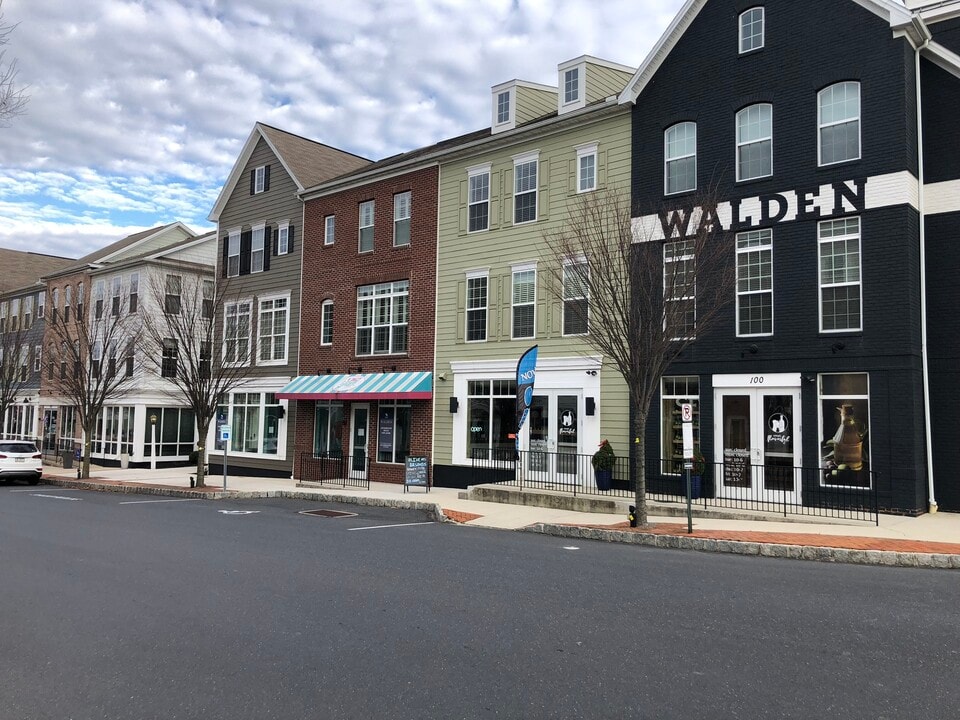 Walden Crossroads Apartment Homes in Mechanicsburg, PA - Foto de edificio