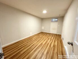 185 Sydney St, Unit 2 Apartamentos