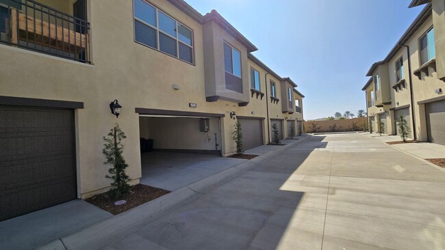 4370 S Alegre Privado in Ontario, CA - Building Photo - Building Photo
