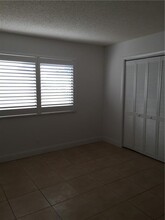 331 Lakeview Dr, Unit 201 in Weston, FL - Building Photo - Building Photo