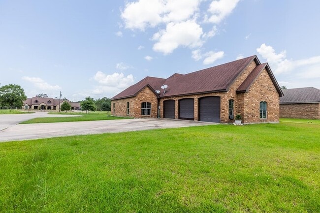 6805 Aquarius in Vidor, TX - Building Photo - Building Photo