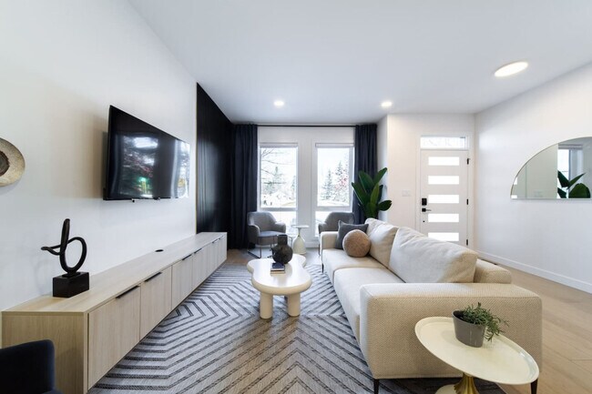 10749-10773 73 Ave NW, Unit SI ID1468026P in Edmonton, AB - Building Photo - Building Photo