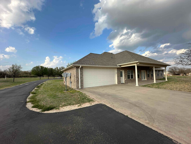 535 Ross Ln in Springtown, TX - Building Photo - Building Photo