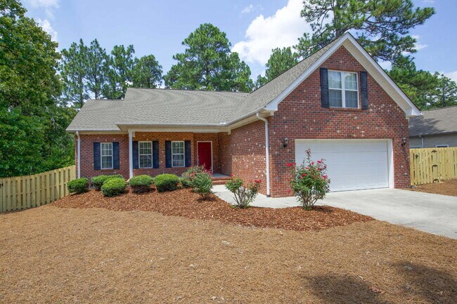 1830 Longleaf Dr E in Pinehurst, NC - Building Photo - Building Photo