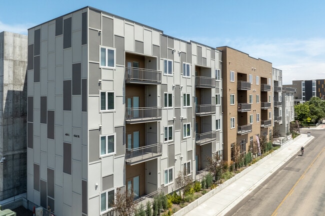 Copestone Apartments in Garden City, ID - Foto de edificio - Building Photo