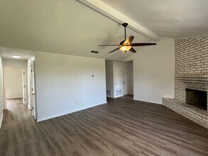 3406 Crestoak Dr in Corpus Christi, TX - Building Photo - Building Photo