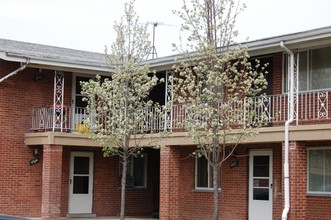 East Park Apartments in Rolling Meadows, IL - Foto de edificio - Building Photo