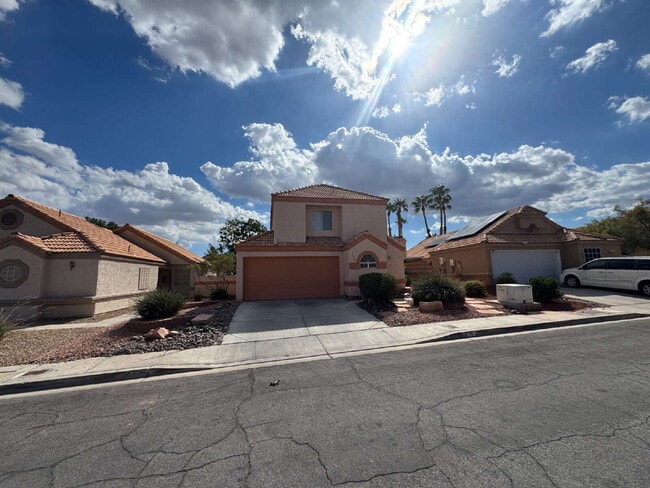 270 Spring Hills Ln in Henderson, NV - Building Photo - Building Photo