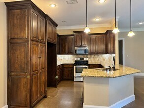 7345 Flat Rock Ln in Tyler, TX - Foto de edificio - Building Photo