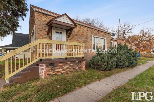 1100 Waverly Ave in Toledo, OH - Building Photo - Building Photo