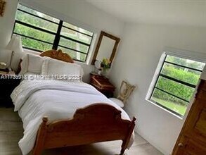 6811 SW 52nd St in Miami, FL - Building Photo - Building Photo