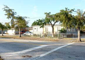 2076-2080 E 7th Ave in Hialeah, FL - Building Photo