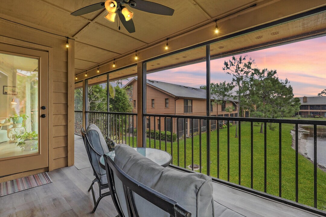 122 SE Crestwood Cir in Stuart, FL - Building Photo