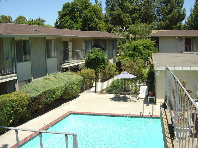 Aggie Garden Apartments in Davis, CA - Building Photo - Building Photo