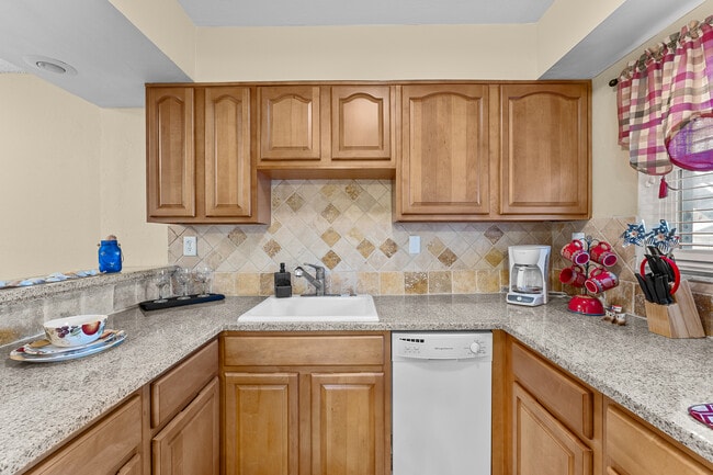 2625 FL-590 in Clearwater, FL - Building Photo - Building Photo