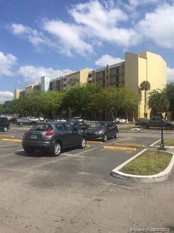 9405 W Flagler St-Unit -406 in Miami, FL - Foto de edificio - Building Photo