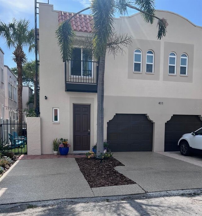property at 411 S Melville Ave