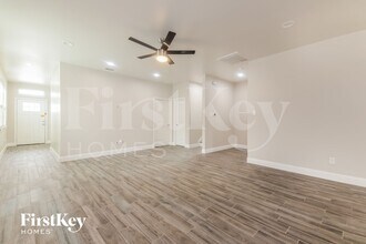 4030 Vineyard Dr in Dallas, TX - Foto de edificio - Building Photo