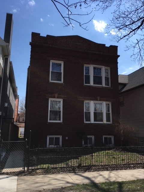 property at 1959 W Farragut Ave
