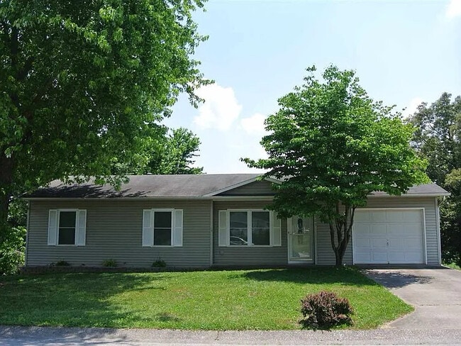 property at 905 Crestview Ln