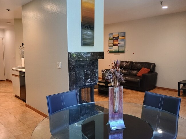 4250 El Camino Real, Unit #C125 in Palo Alto, CA - Building Photo - Building Photo