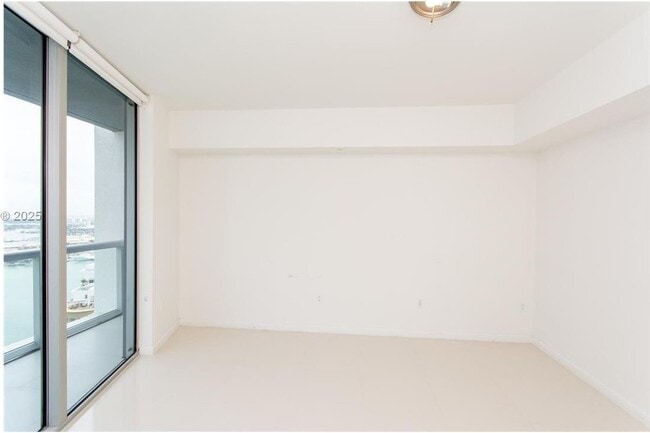 495 Brickell Ave, Unit 5008 in Miami, FL - Building Photo - Building Photo