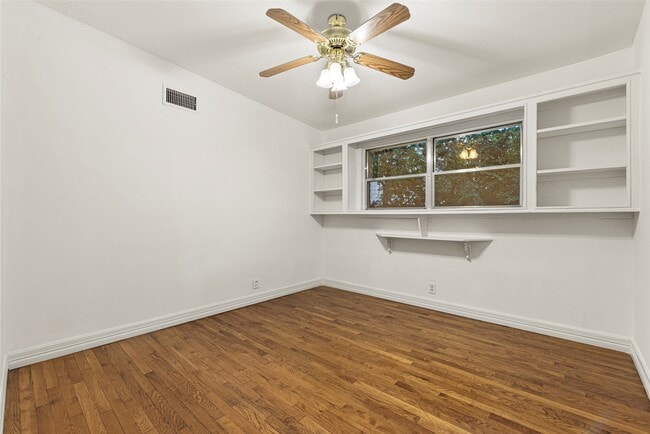 property at 2927 Rockyridge Dr