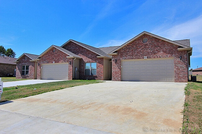 property at 863-865 Broadridge Dr