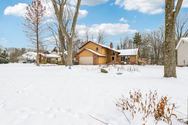 6235 Sunnywood Dr in Solon, OH - Building Photo - Building Photo