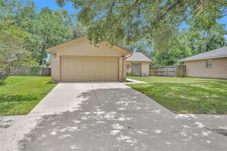 9810 Kiwi Ln in Conroe, TX - Building Photo - Building Photo