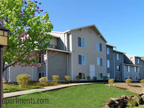 Troutdale Terrace in Troutdale, OR - Building Photo - Building Photo