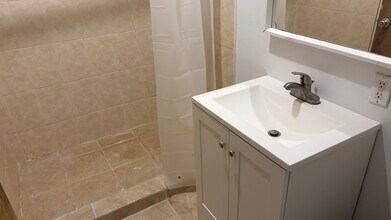 15483 SW 12th Ter, Unit Apto 2 in Miami, FL - Foto de edificio - Building Photo