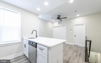 2020 S 16th St-Unit -UNIT B in Philadelphia, PA - Building Photo - Building Photo