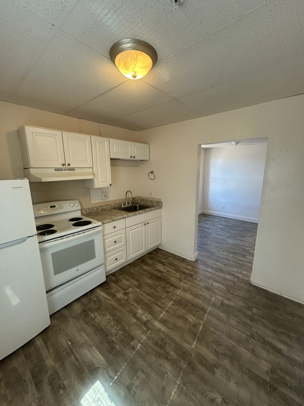 122 E 4th St