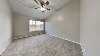 4427 Nighthawk Ct in Indianapolis, IN - Foto de edificio - Building Photo