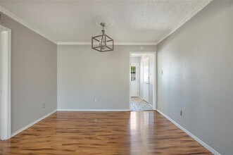 5817 Sandhurst Ln in Dallas, TX - Building Photo - Building Photo