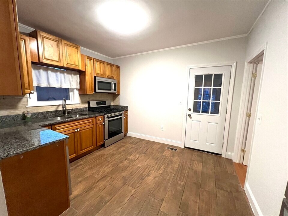 23 Myrtle St-Unit -1/F in Quincy, MA - Building Photo