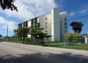 Edison Plaza in Miami, FL - Building Photo - Building Photo